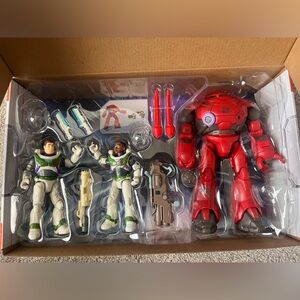 Pixar Lightyear 5-in Scale Buzz Lightyear, Izzy & Zyclops, Space Ranger vs Robot